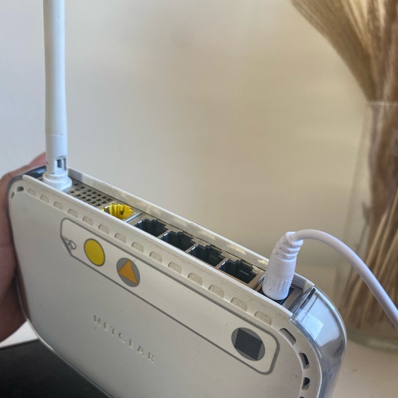 Netgear WGR614 54 Mbps 4-Port 10/100 Wireless G Router (WGR614v5) - Picture 1 of 8
